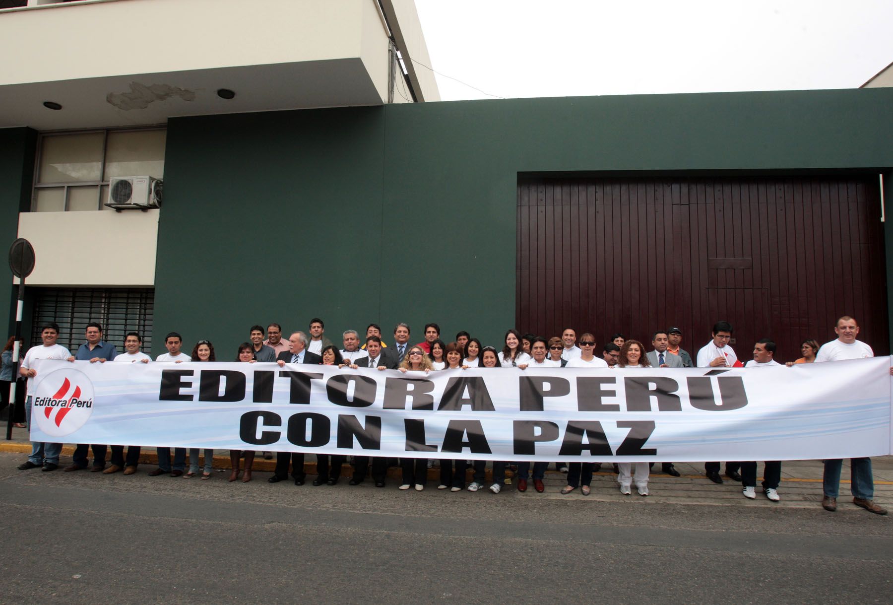Trabajadores de Editora Perú se unieron a la marcha por la paz.
Foto:ANDINA / Juan Carlos Guzmán Negrini.