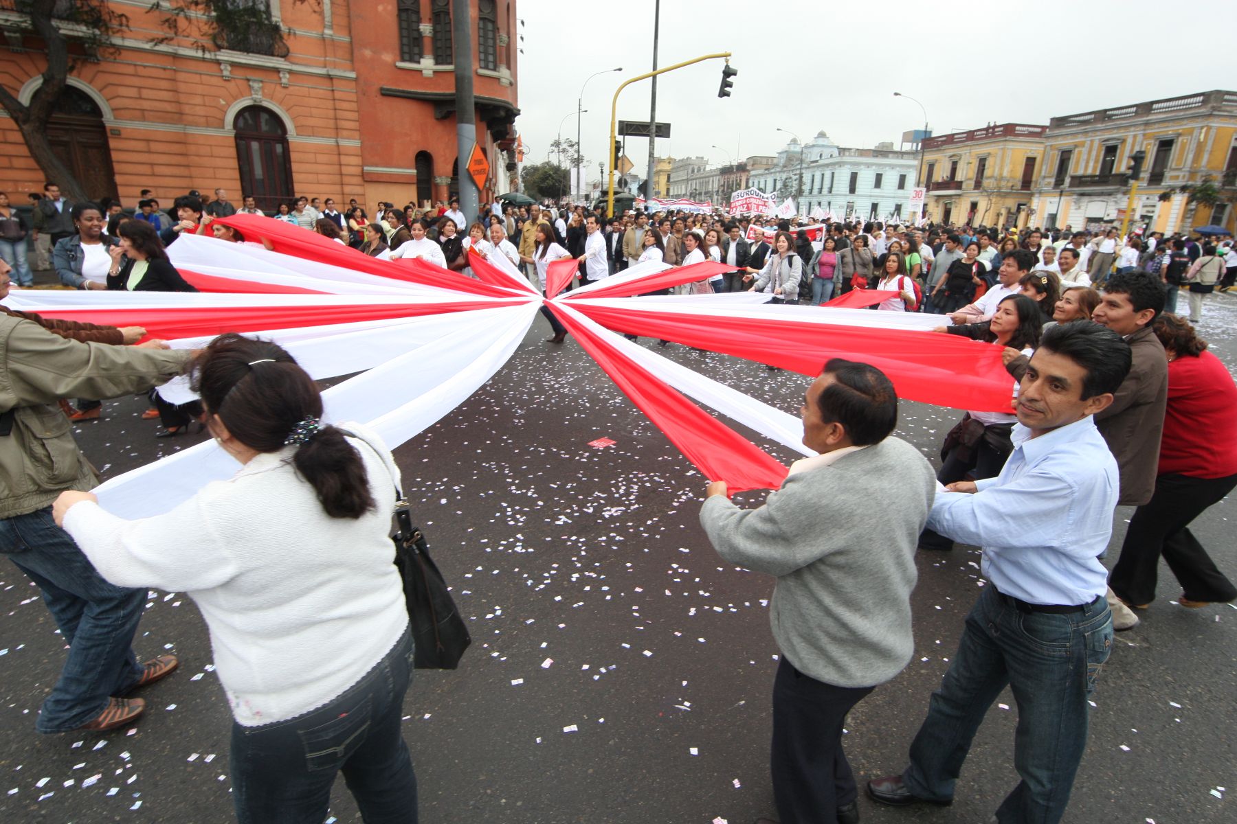 Miles de personas participaron esta tarde de  la Gran Marcha por el Perú. 
Foto: ANDINA/ Piero Vargas