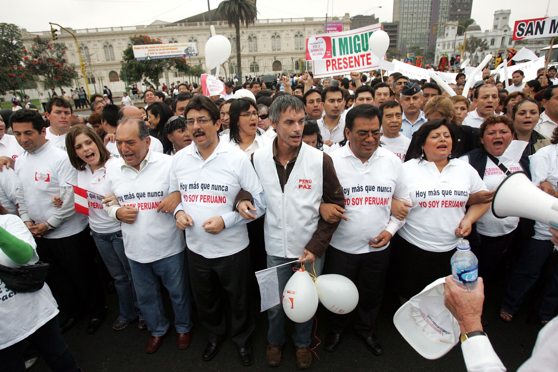 Multitudinaria movilización en Lima por la paz y contra el armamentismo | Noticias | Agencia Peruana de Noticias Andina