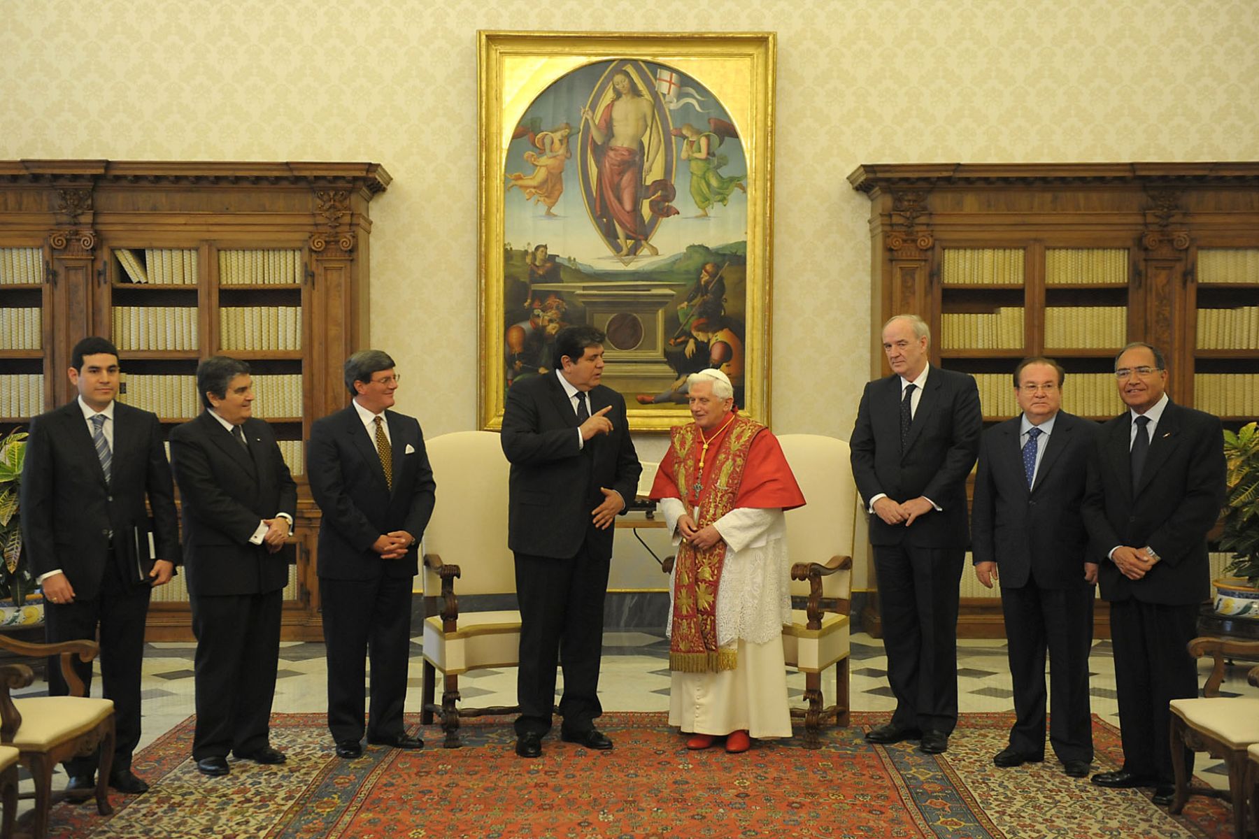 El presidente Alan García se reunió esta mañana con el papa Benedicto XVI en El Vaticano, por espacio de una hora y 20 minutos. Foto: Servizio fotografico de L