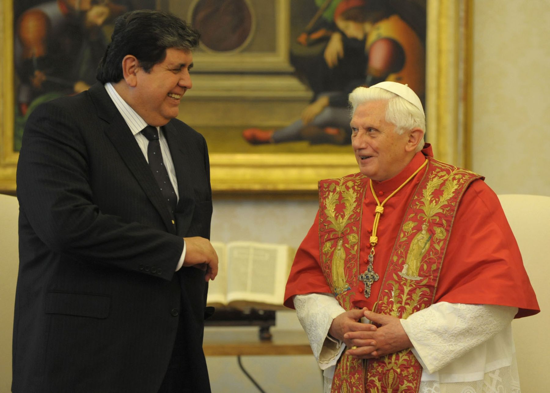 El presidente Alan García se reunió esta mañana con el papa Benedicto XVI en el Vaticano, por espacio de una hora y 20 minutos. Foto: Servizio fotografico de L