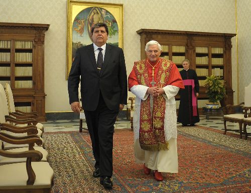 El presidente Alan García se reunió esta mañana con el papa Benedicto XVI en el Vaticano, por espacio de una hora y 20 minutos. Foto: Sepres.