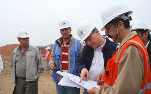 Ministro de Justicia, Aurelio Pastor Valdivieso, visita las obras de construcción del Penal de Piedras Gordas II. Foto: Minjus.