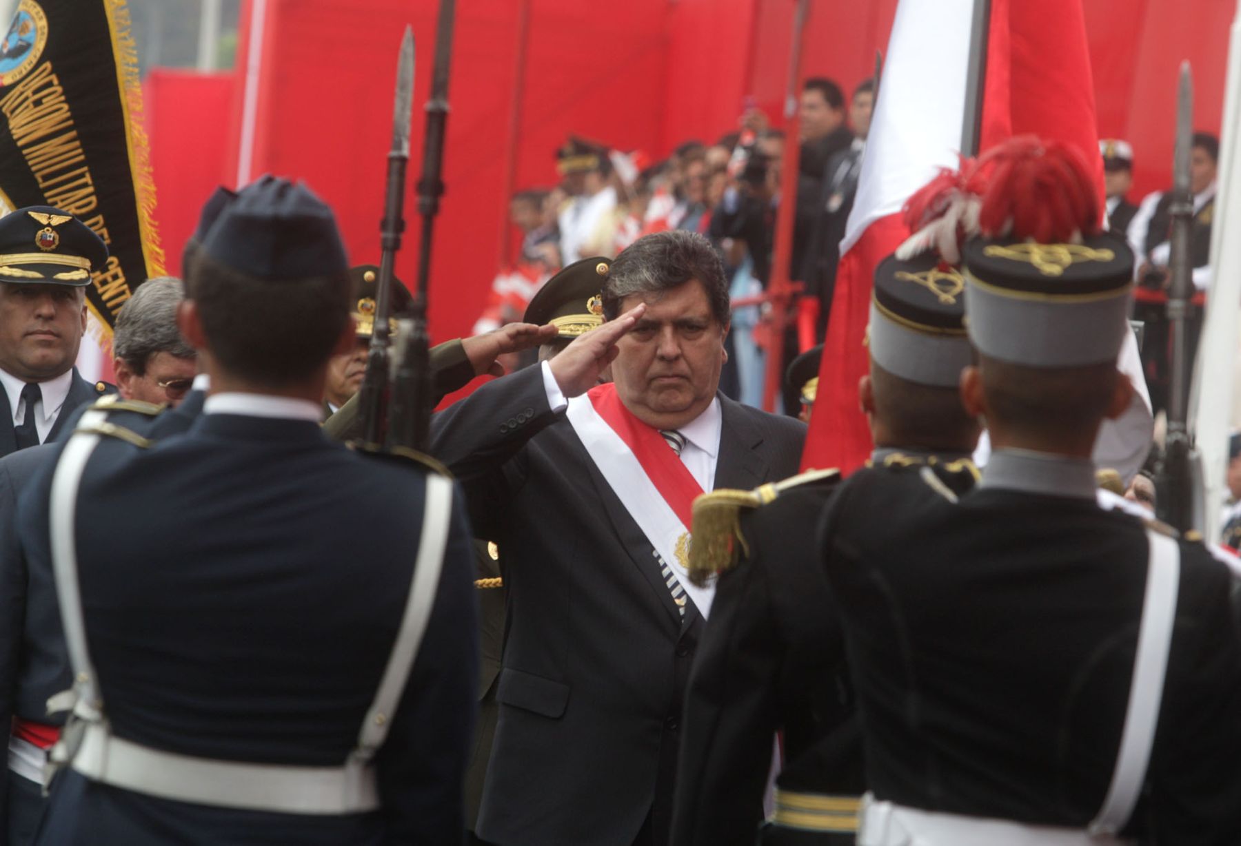 Jefe del Estado, Alan García, llega a la avenida de la Peruanidad para presidir la Gran Parada Militar. Foto: ANDINA/ Jack Ramón