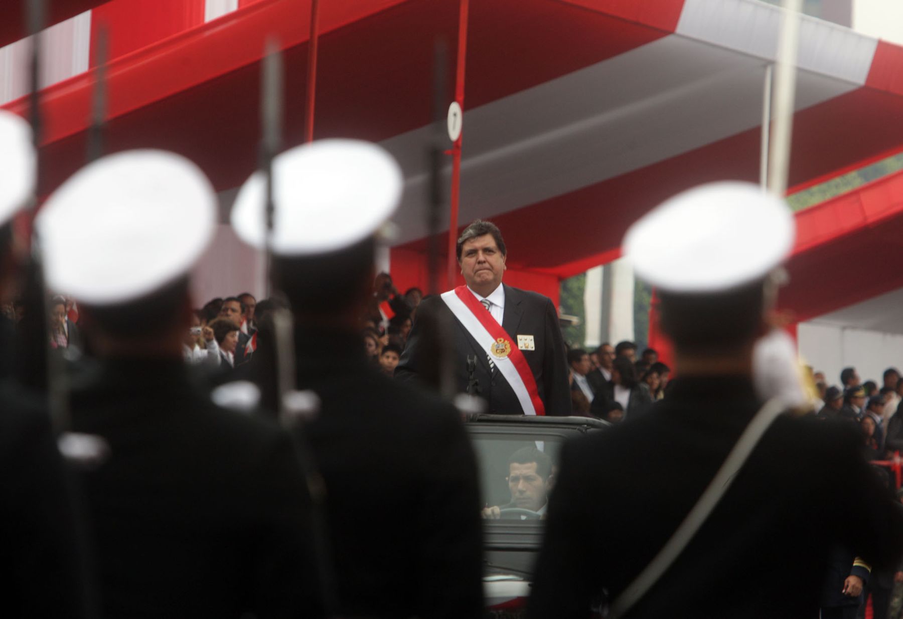 Jefe del Estado, Alan García, llega a la avenida de la Peruanidad para presidir la Gran Parada Militar. Foto: ANDINA/ Jack Ramón