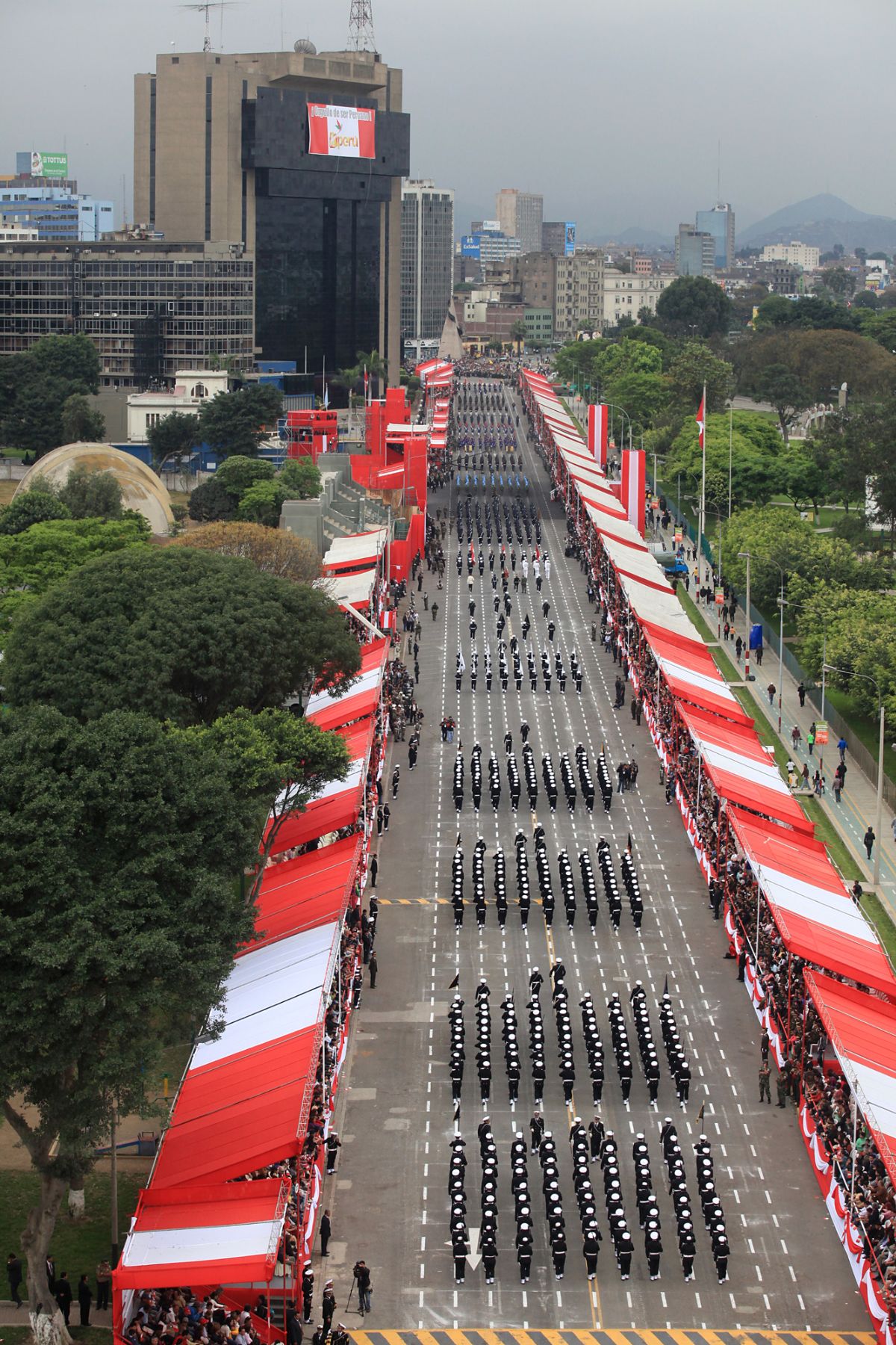 Vista panorámica de la Avenida de la Peruanidad durante la Gran Parada Militar 2009.
Foto: ANDINA/Piero Vargas