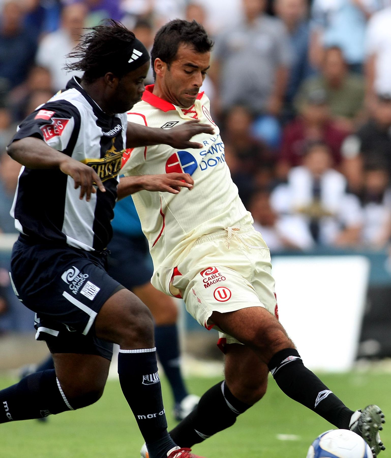 Clásico entre Alianza y Universitario por la final del fútbol péruano en Matute.