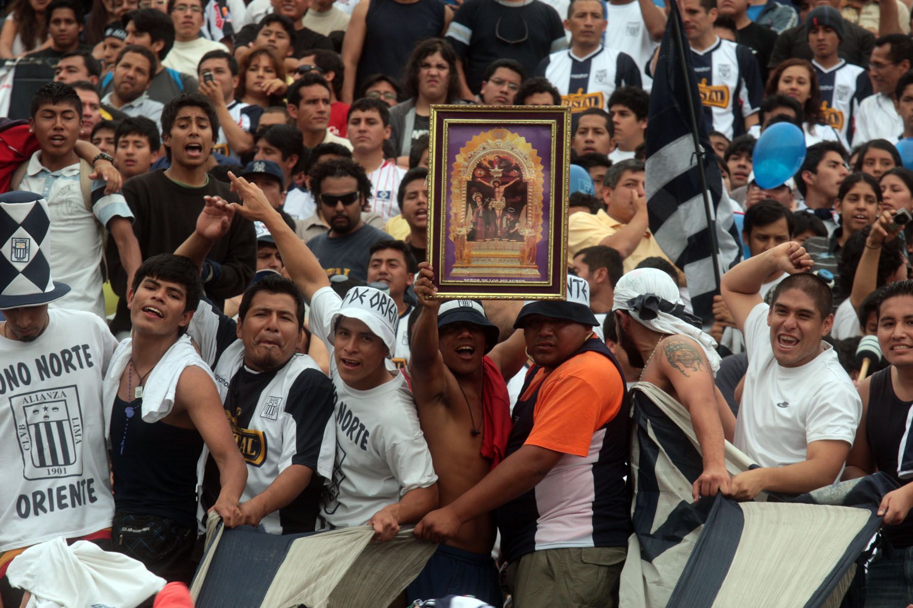Universitario vence momentáneamente a Alianza Lima por un tanto a cero.

Foto:ANDINA / Juan Carlos Guzmán Negrini.