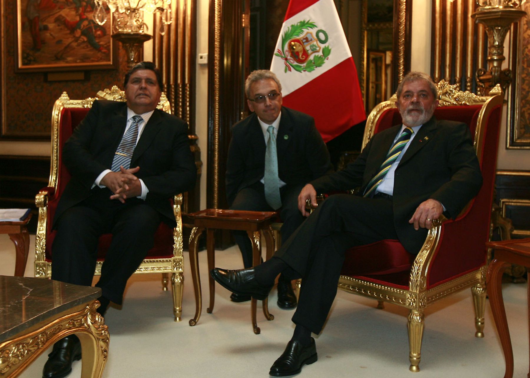 El presidente de la República,  Alan García sostiene una reunión privada con Lula da Silva. Foto: Sepres.