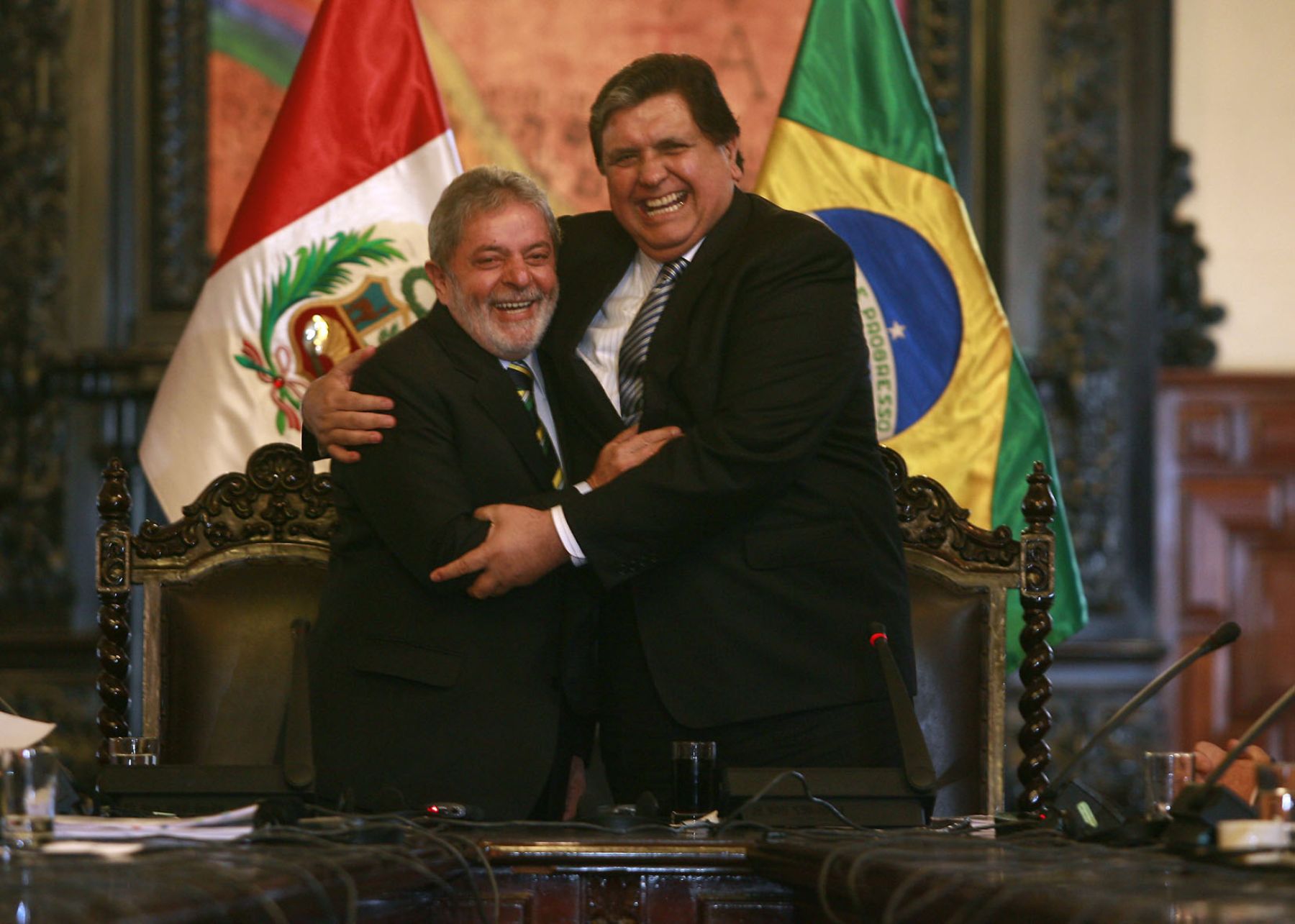 El presidente de la República, Alan García, junto a su homólogo brasileño Luiz Inácio Lula da Silva, luego de reunión ampliada entre delegaciones del Perú y Brasil en Palacio de Gobierno. Foto: Sepres