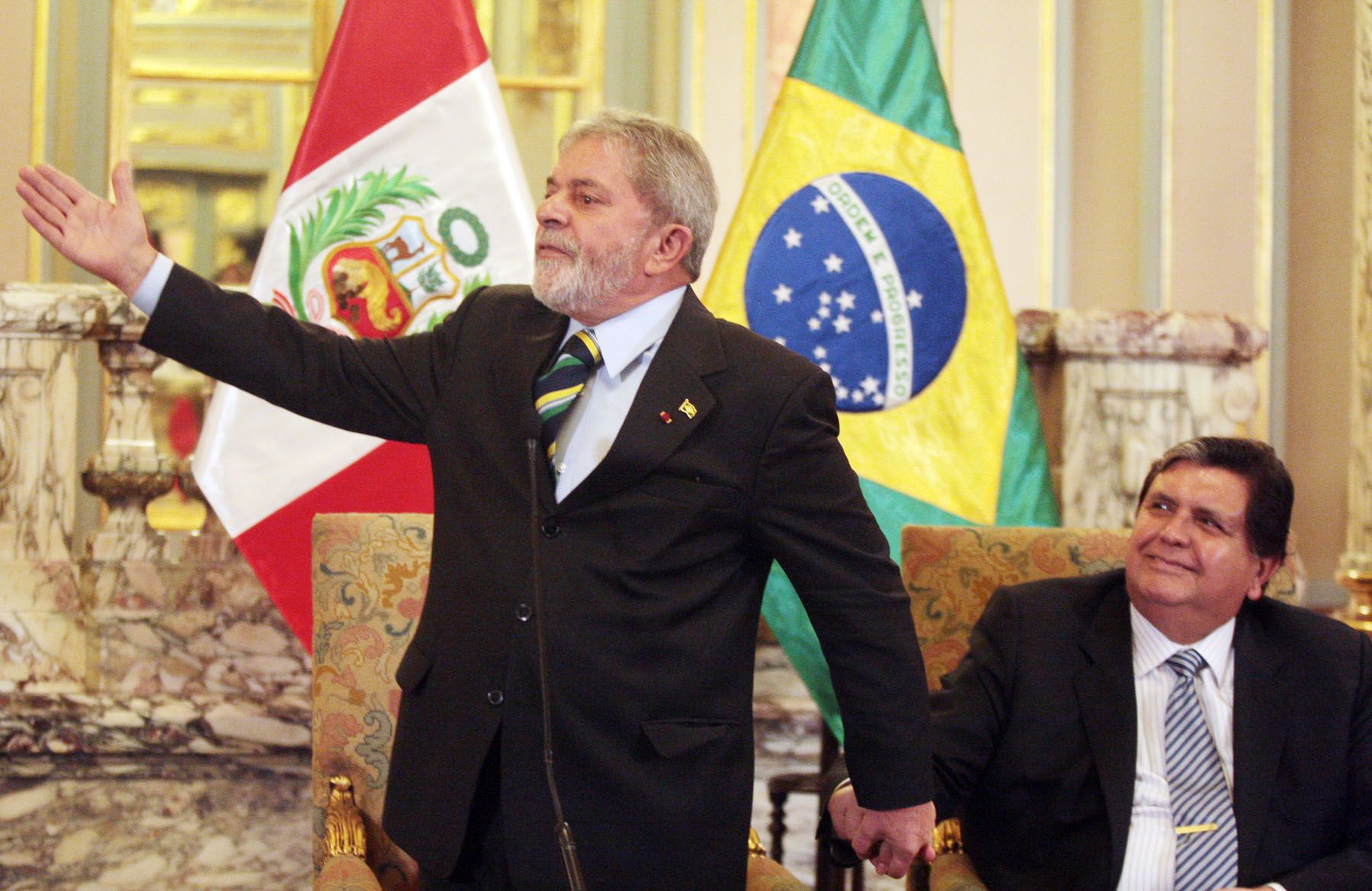 El presidente de la República, Alan García, junto a su homólogo brasileño Luiz Inácio Lula da Silva, luego de reunión ampliada entre delegaciones del Perú y Brasil en Palacio de Gobierno.Foto:ANDINA/Carlos Lezama