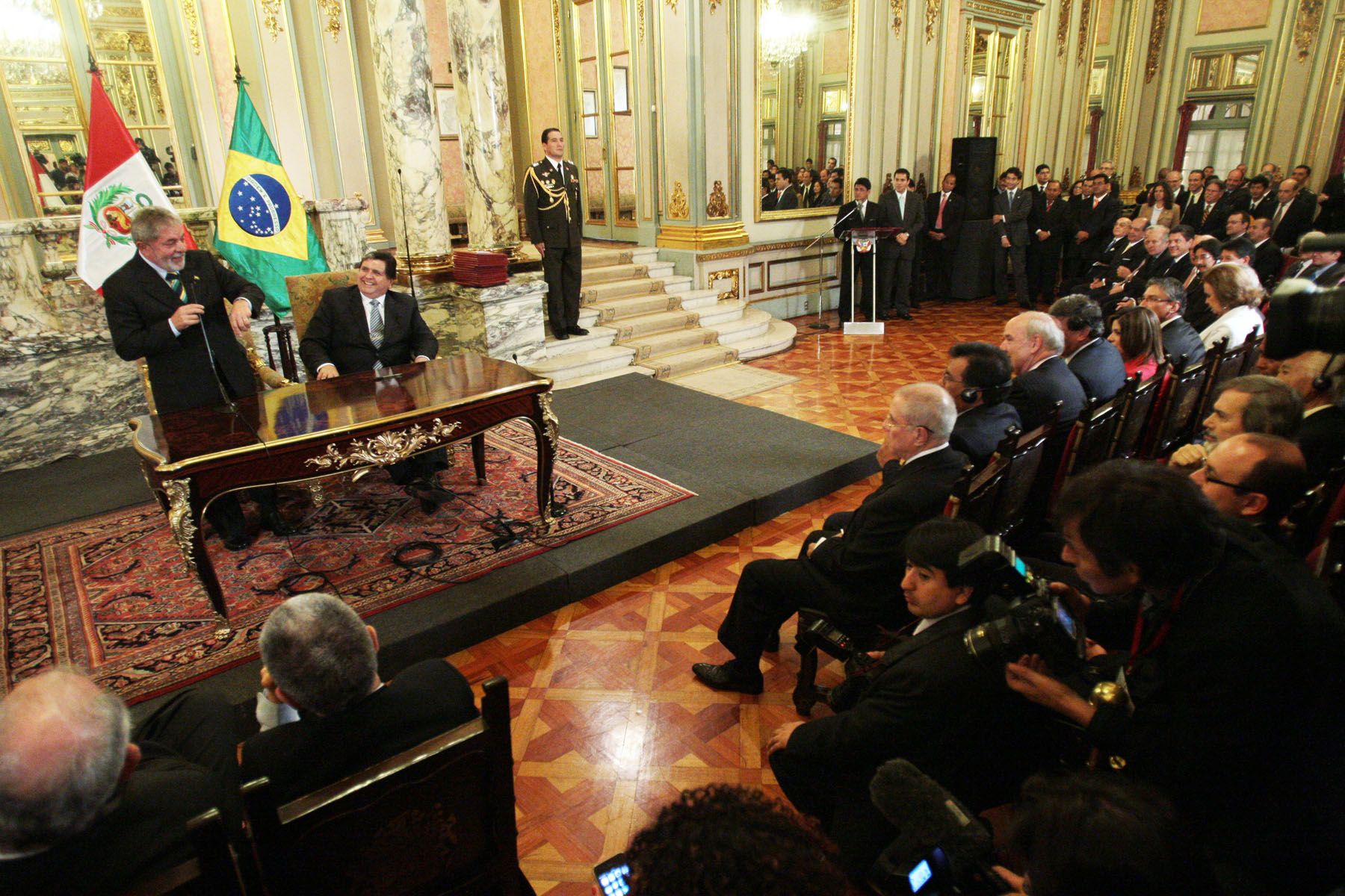 Los presidentes del Perú, Alan García, y de Brasil, Luiz Inácio Lula da Silva, suscribieron convenios para profundizar relación bilateral.
Foto:ANDINA/Carlos Lezama