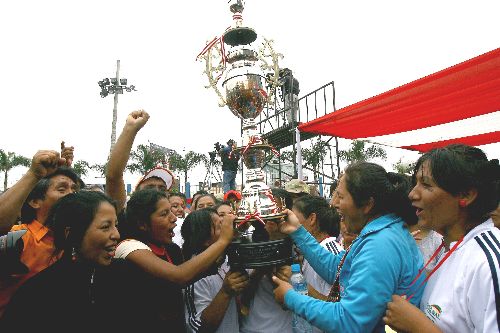 Ganadores del II Campeonato 
"Mamachas 2009". Foto: ANDINA/Víctor Palomino Gómez.