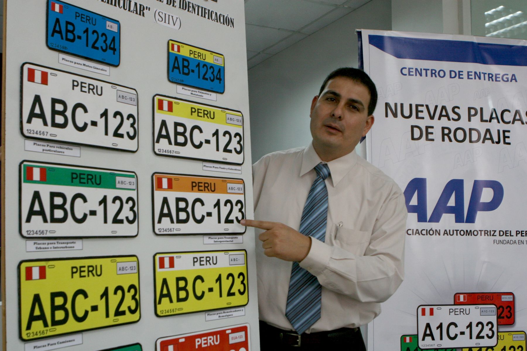 La Asociación Automotriz del Perú (AAP) acondicionó una primera oficina en el distrito de San Isidro para la entrega, a partir de la fecha, del nuevo kit del Sistema de Identificación Vehicular. Foto: ANDINA/Jorge Paz