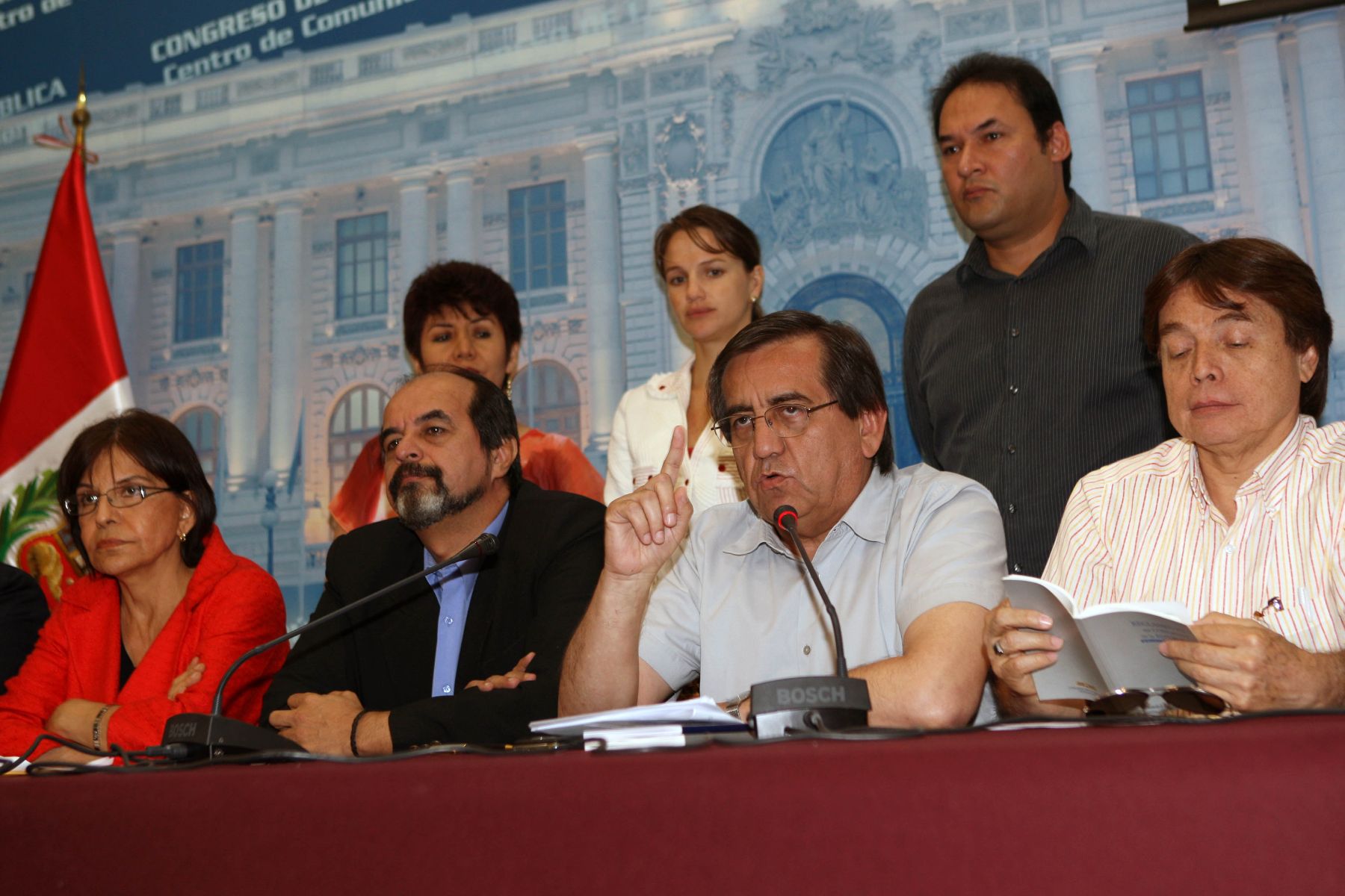 Conferencia de prensa de la bancada del Partido Aprista en el Congreso de la República. Foto: ANDINA/Norman Córdova.