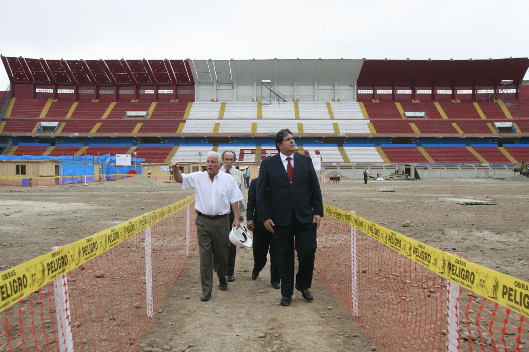 Presidente de la República, Alan García,  inspeccionó obras de remodelación del Estadio Nacional. Foto:Sepres.