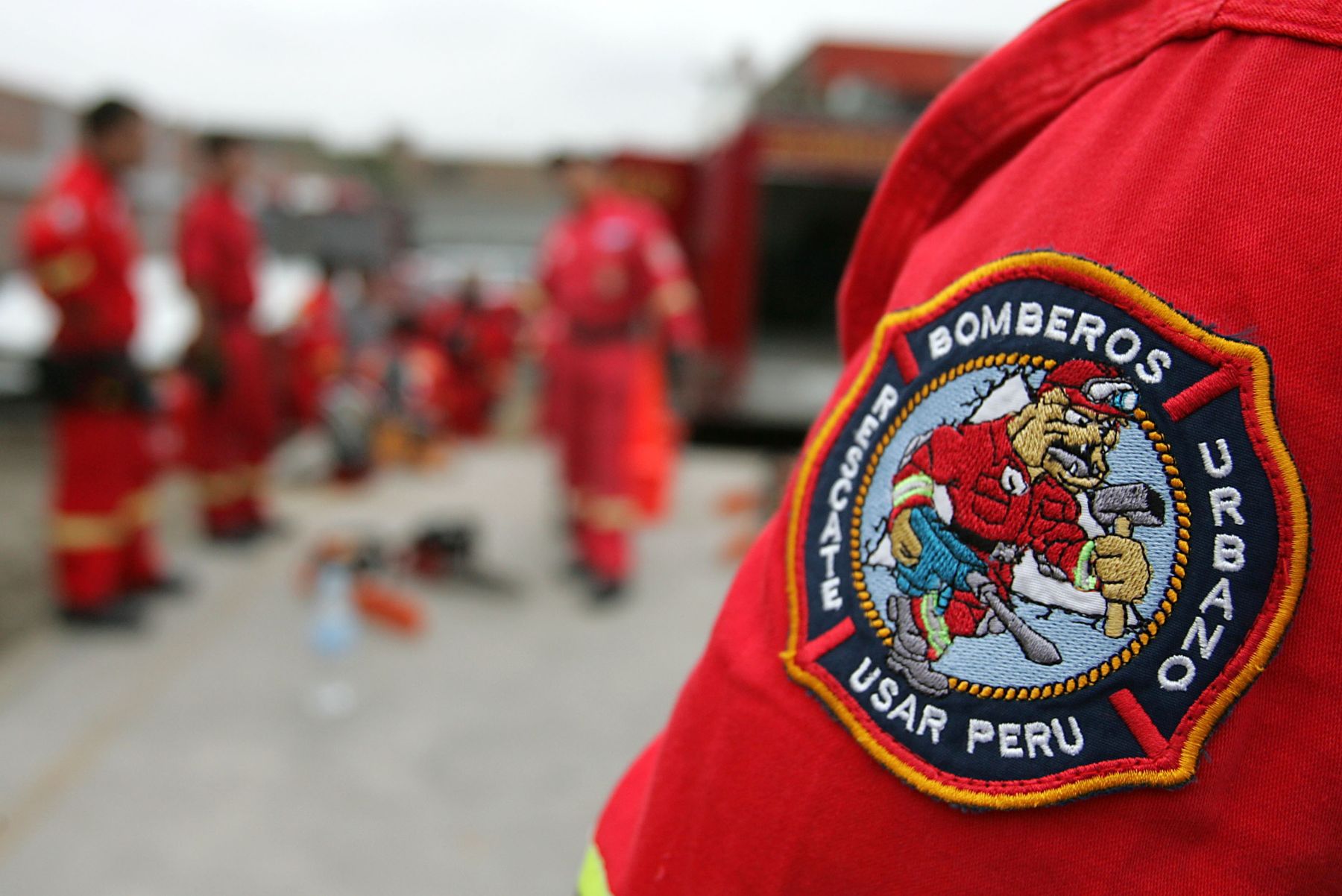 Bomberos voluntarios de Perú atienden las emergencias ocasionadas por el fuerte sismo. Foto: ANDINA/Rubén Grández.