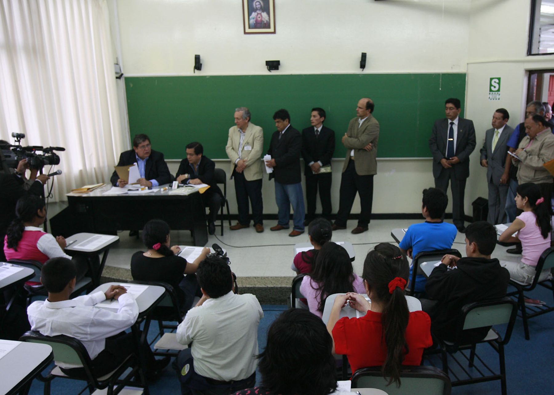 Presidente Alan García Pérez supervisó proceso de evaluación de estudiantes para el Colegio Mayor Secundario