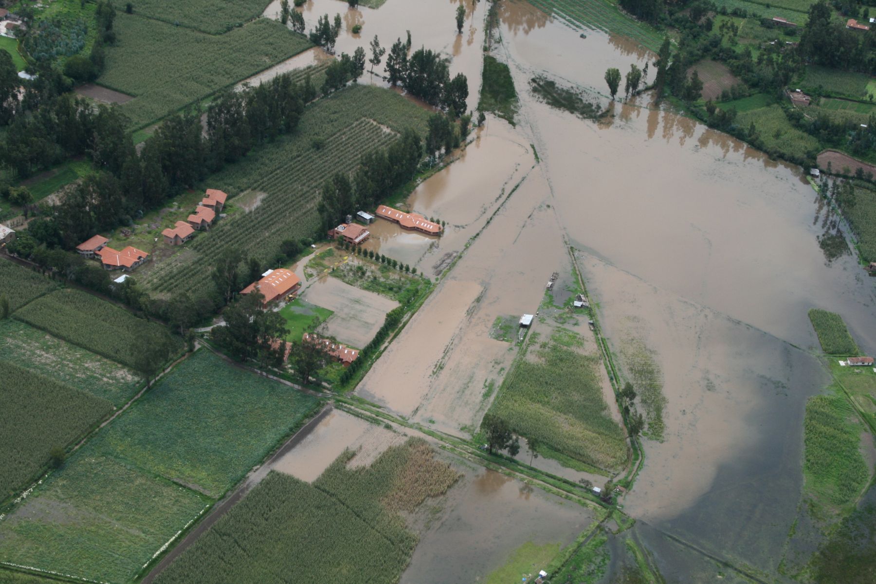 Cultivos inundados por desborde de ríos y torrenciales lluvias. Foto: CEP.