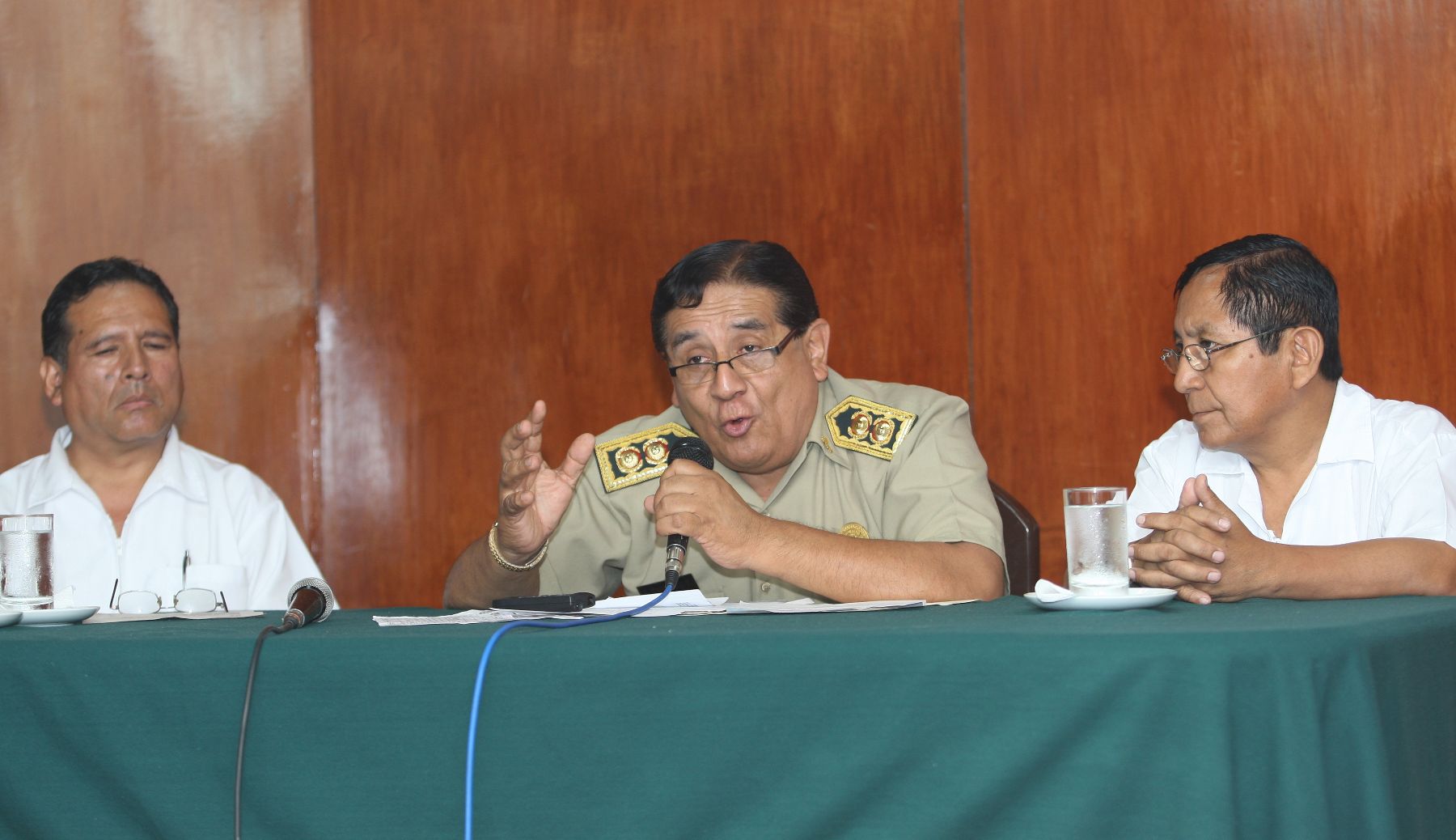 Director de la Hospital PNP Augusto B..Leguía,  Emiliano Garnique, en conferencia de prensa. 
Foto: ANDINA/Norman Córdova