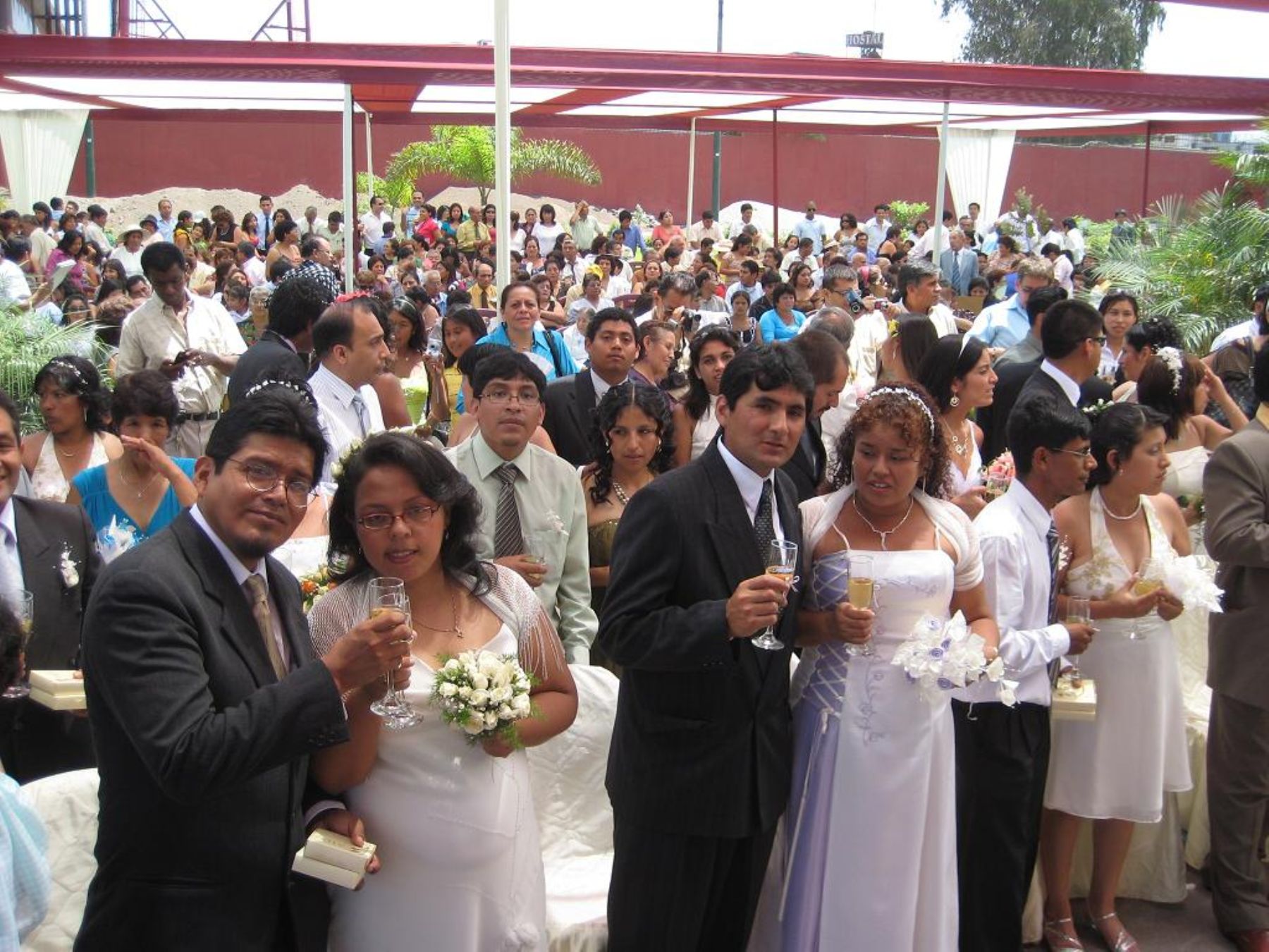 Matrimonio masivo en La victoria. Foto: Andina/Mun. de LV.