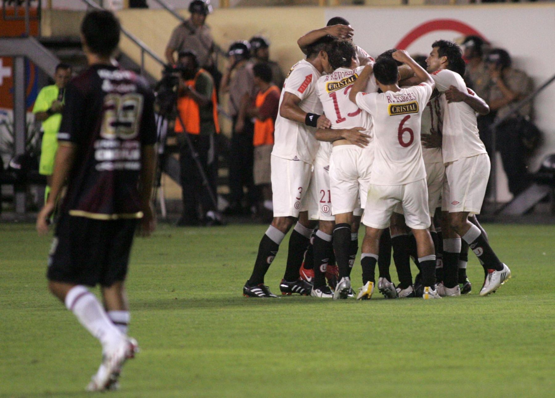 Jugadores de Universitario de Deportes celebran gol. Foto: ANDINA / Ruben Grández