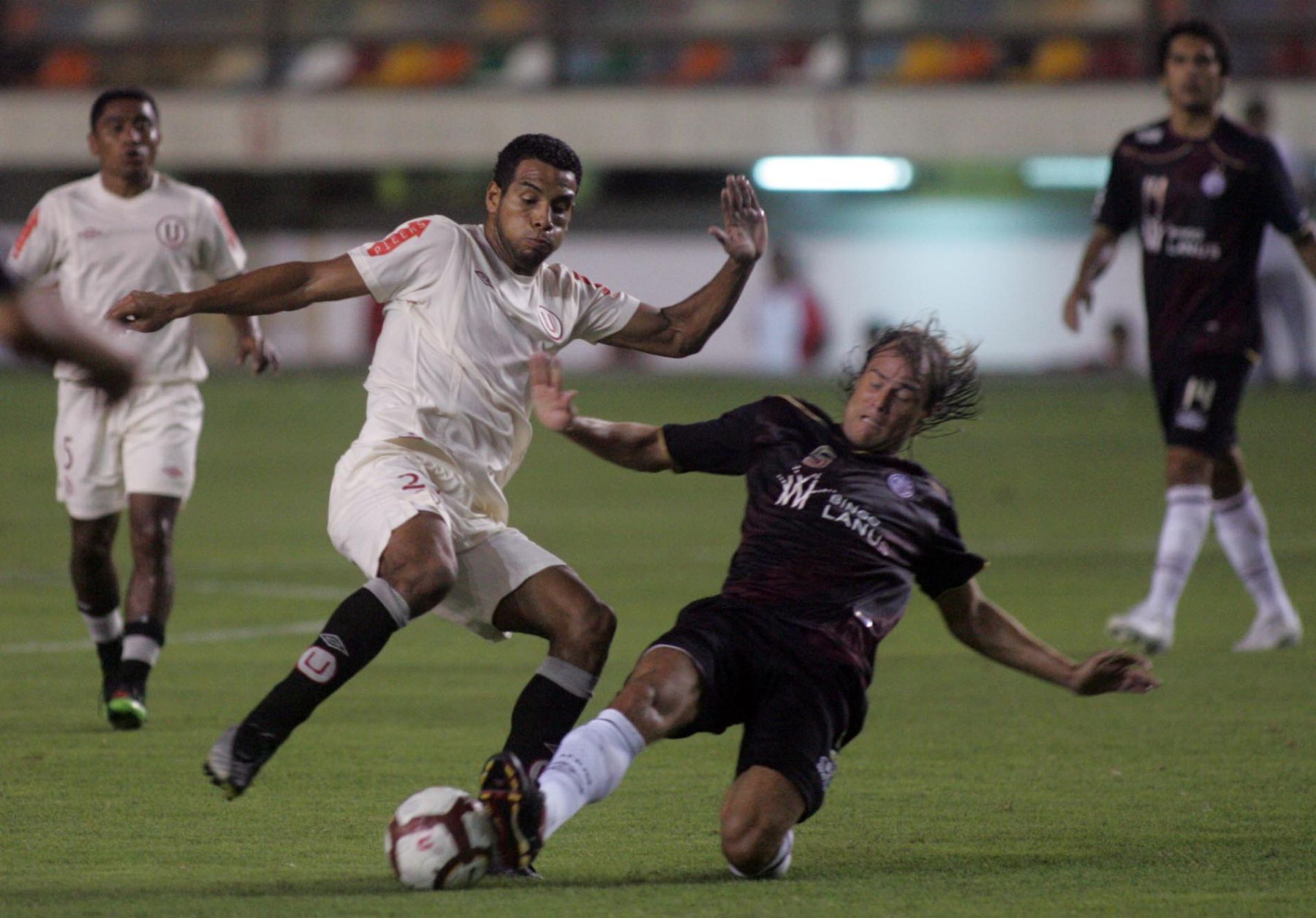 Partido entre las escuadras de Universitario de Deportes y Lanus de Argentina, por la Copa Libertadores. 
Foto: ANDINA / Ruben Grández