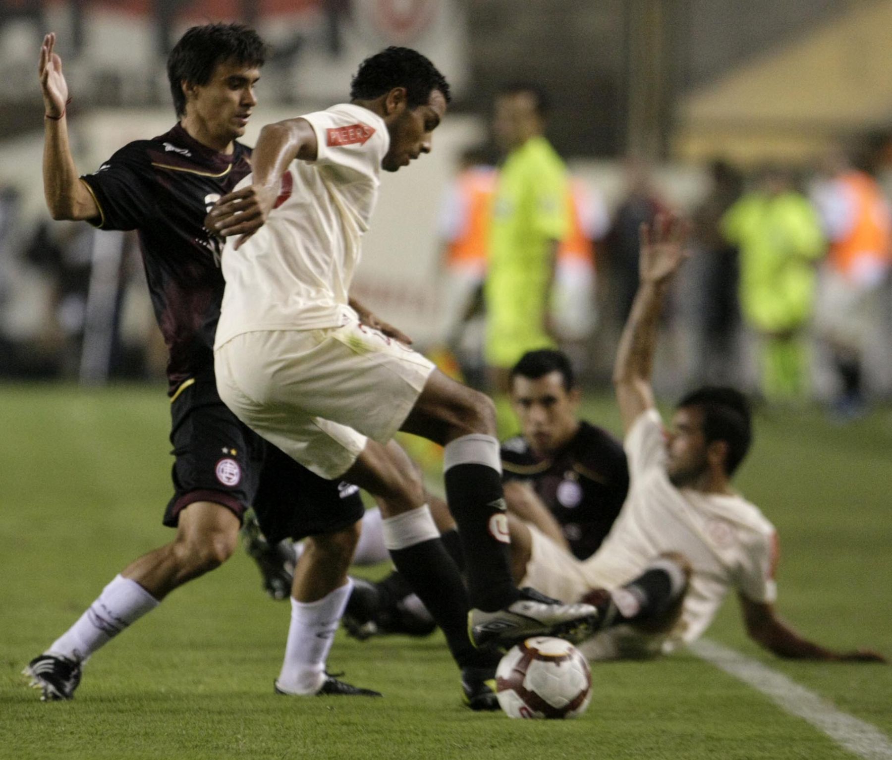 Partido entre las escuadras de Universitario de Deportes y Lanus de Argentina, por la Copa Libertadores. Foto: ANDINA / Alberto Orbegoso