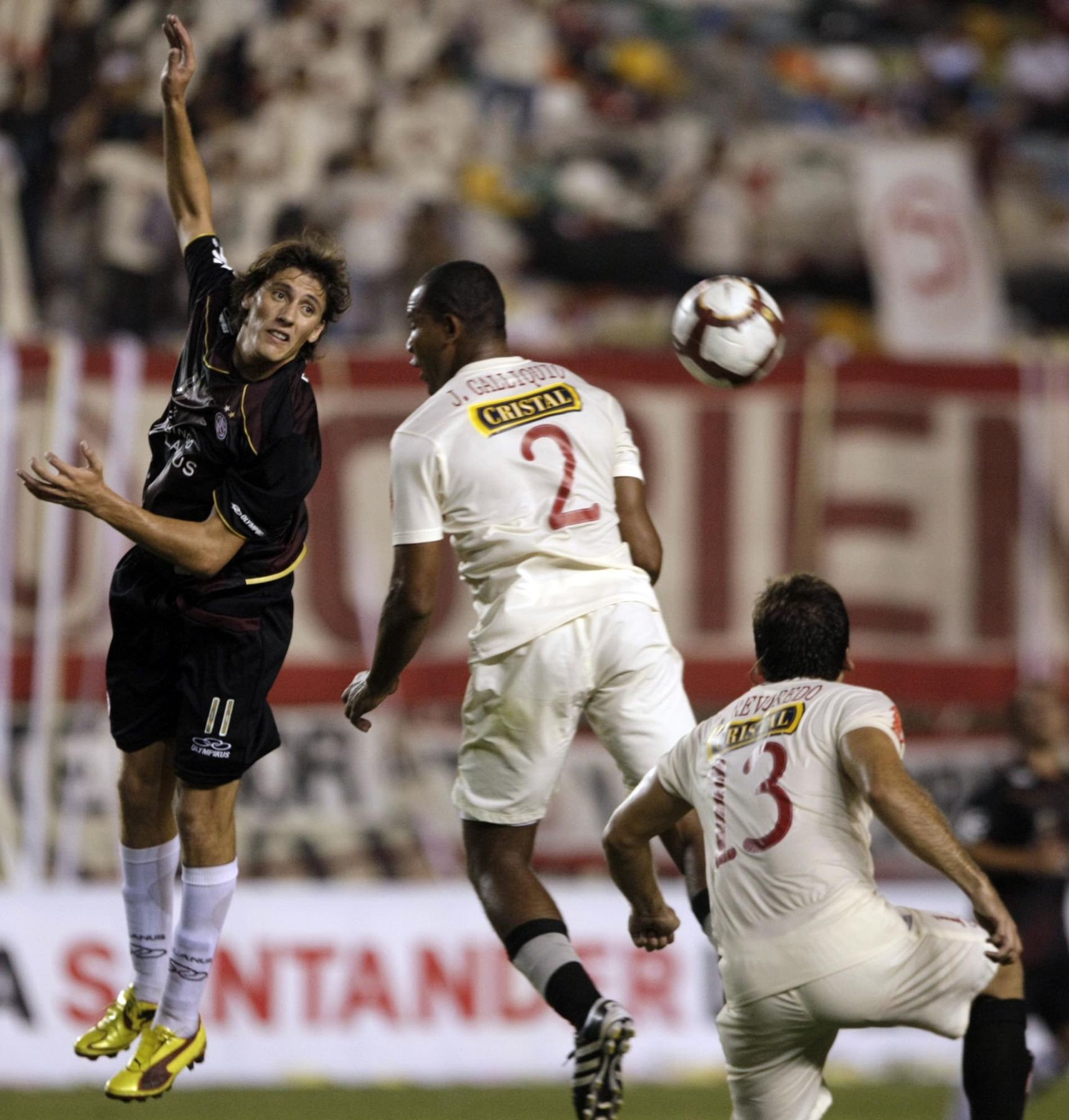 Partido entre las escuadras de Universitario de Deportes y Lanus de Argentina, por la Copa Libertadores. 
Foto: ANDINA / Alberto Orbegoso