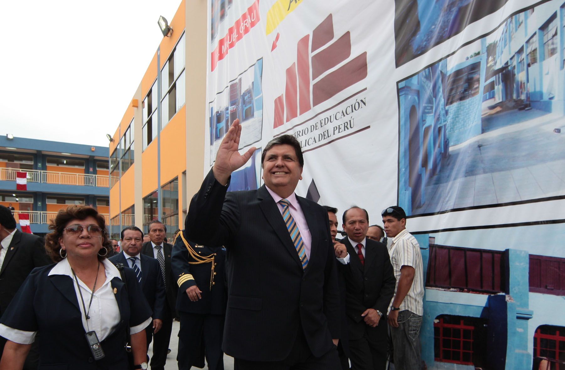 Presidente de la República, Alan García, participa de ceremonia de inicio de año escolar en el colegio Miguel Grau en Magdalena.
Foto: ANDINA/Carlos Lezama