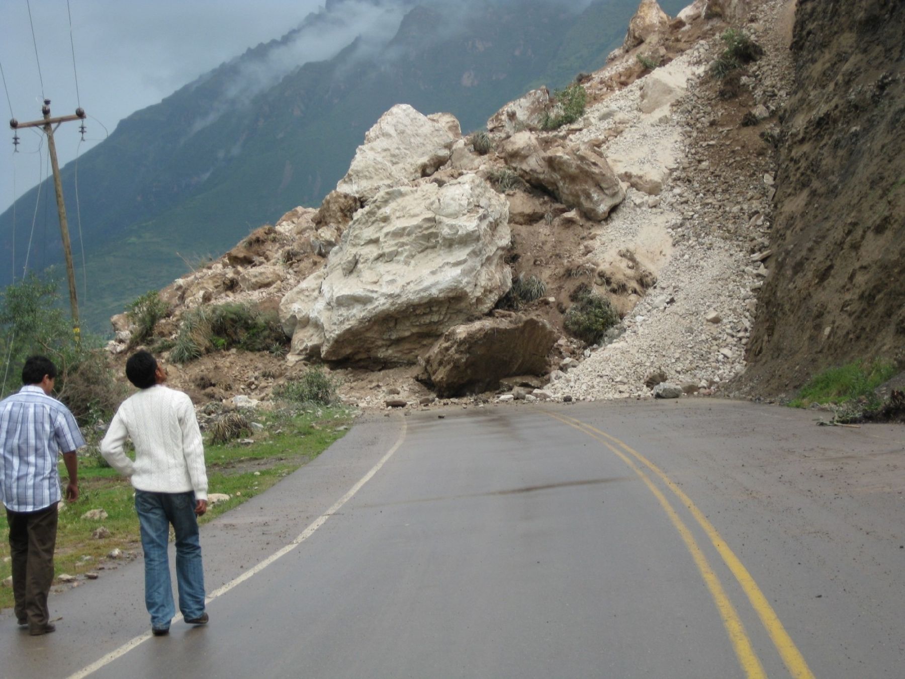 Deslizamiento sobre carretera en el distrito cusqueño de San Salvador. Foto: ANDINA/Percy Hurtado.