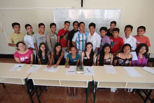 Escolares procedentes de diversas partes del país, quienes aprobaron el examen de ingreso al Colegio Mayor, ya se vienen instalando en la sede de ese centro de excelencia ubicado en Chaclacayo. Foto:ANDINA/ Carlos Lezama.