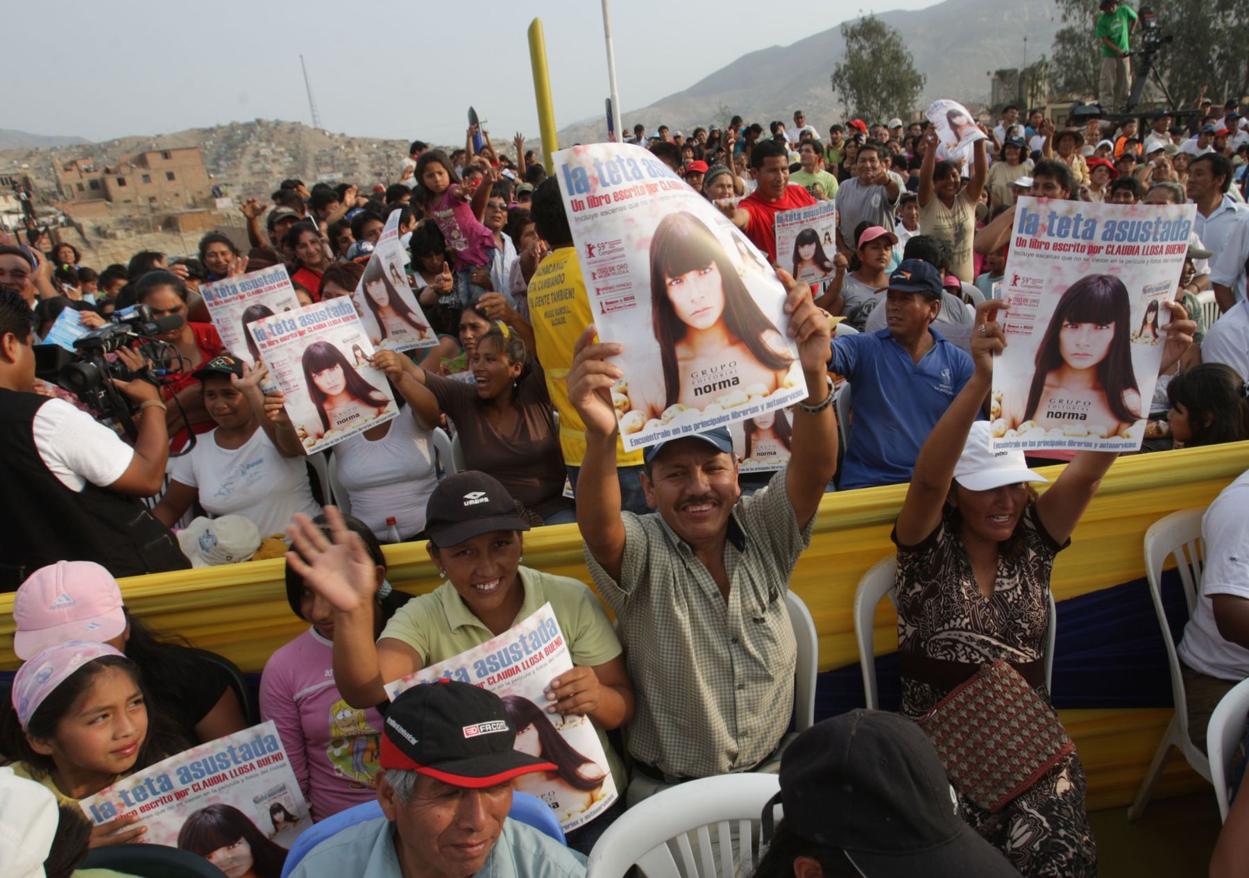 Pobladores de Manchay, se mantienen a la espera de premiación de la película la Teta Asustada, nominada al Oscar como mejor película extranjera.
Foto: ANDINA / Jack Ramón.