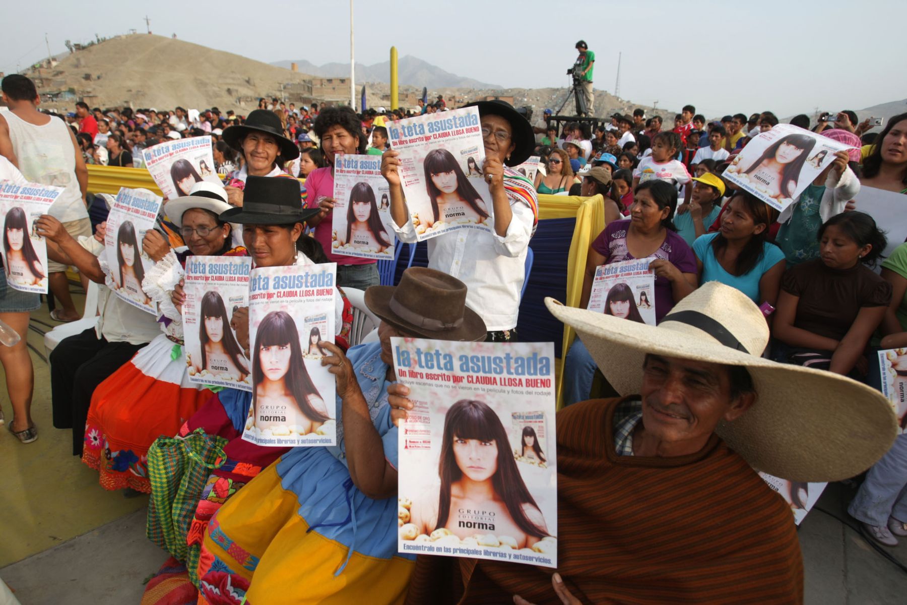 Pobladores de Manchay, se mantienen a la espera de premiación de la película la Teta Asustada, nominada al Oscar como mejor película extranjera.
Foto: ANDINA / Jack Ramón.