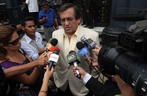 Declaraciones del congresista Jorge del Castillo. Foto: ANDINA/Jack Ramón.