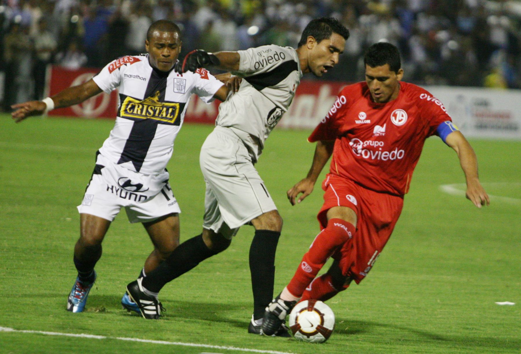 Juan Aurich venció por 4-2 a Alianza en Chiclayo por la Copa Libertadores 2010. (Foto: Andina)