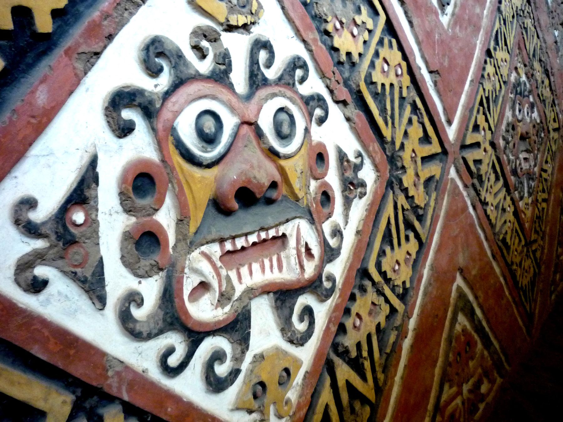 Trabajos de conservación preventiva y acondicionamiento turístico en Huaca de La Luna, ubicado en el distrito trujillano de Moche, región La Libertad. Foto: Ministerio de Cultura