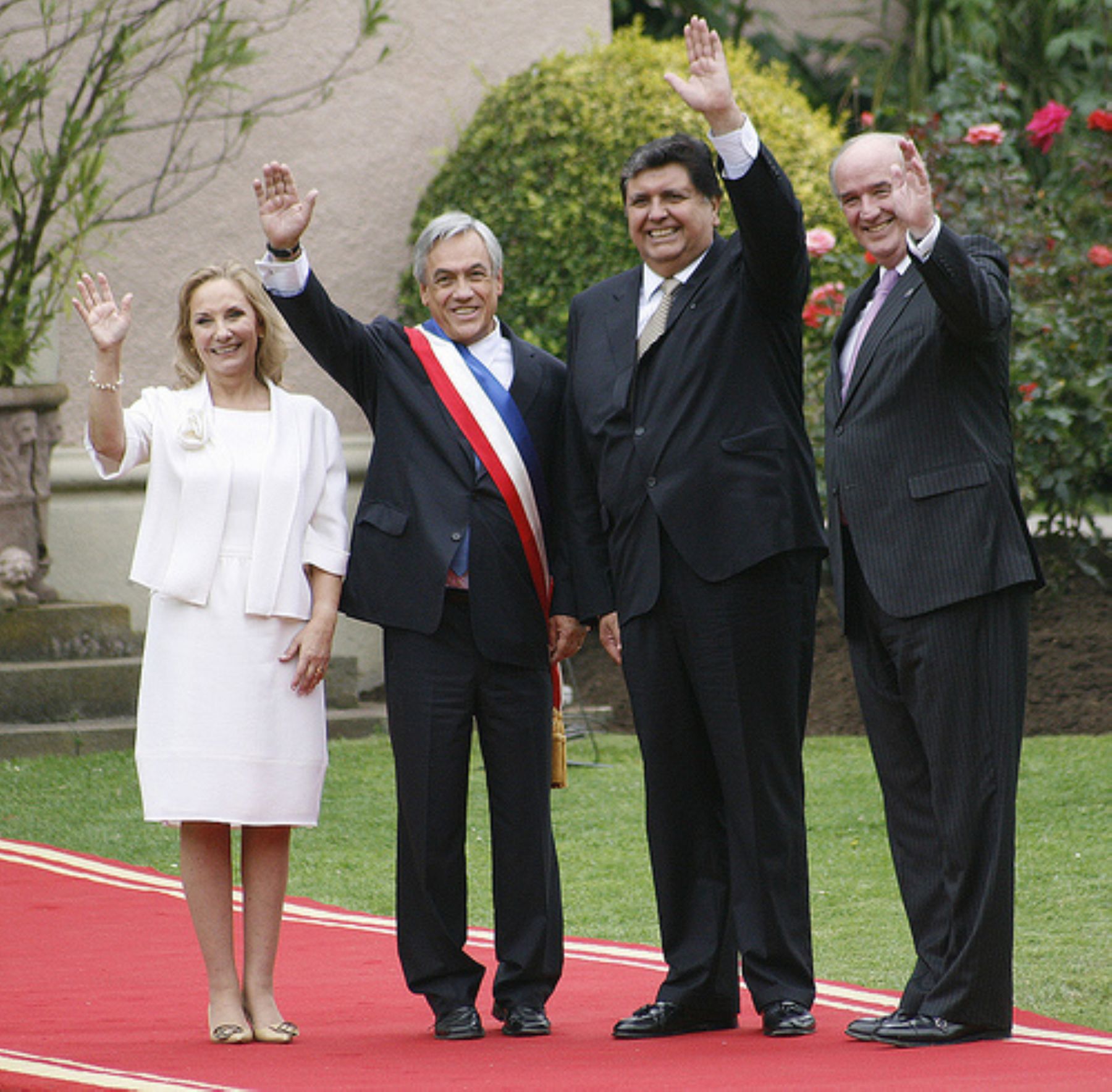 Presidente Alan García expresa saludo cordial a su homólogo chileno Sebastián Piñera. Foto: Presidencia de Chile.