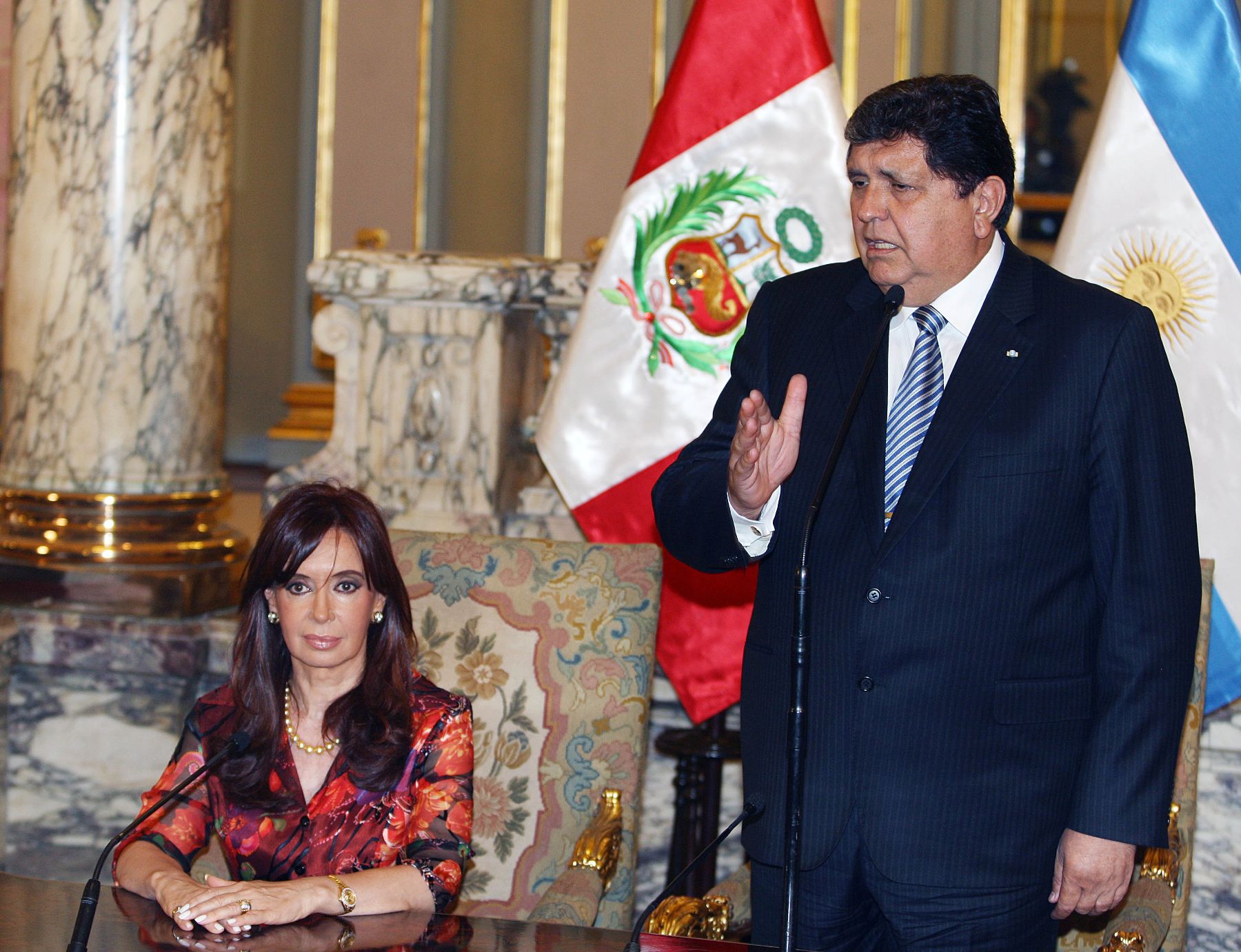 El Jefe de Estado, Alan García, participa junto a la presidenta de Argentina, Cristina Fernández, de ceremonia de suscripción de acuerdos y convenios  en Palacio de Gobierno.  Foto: ANDINA/Norman Córdova