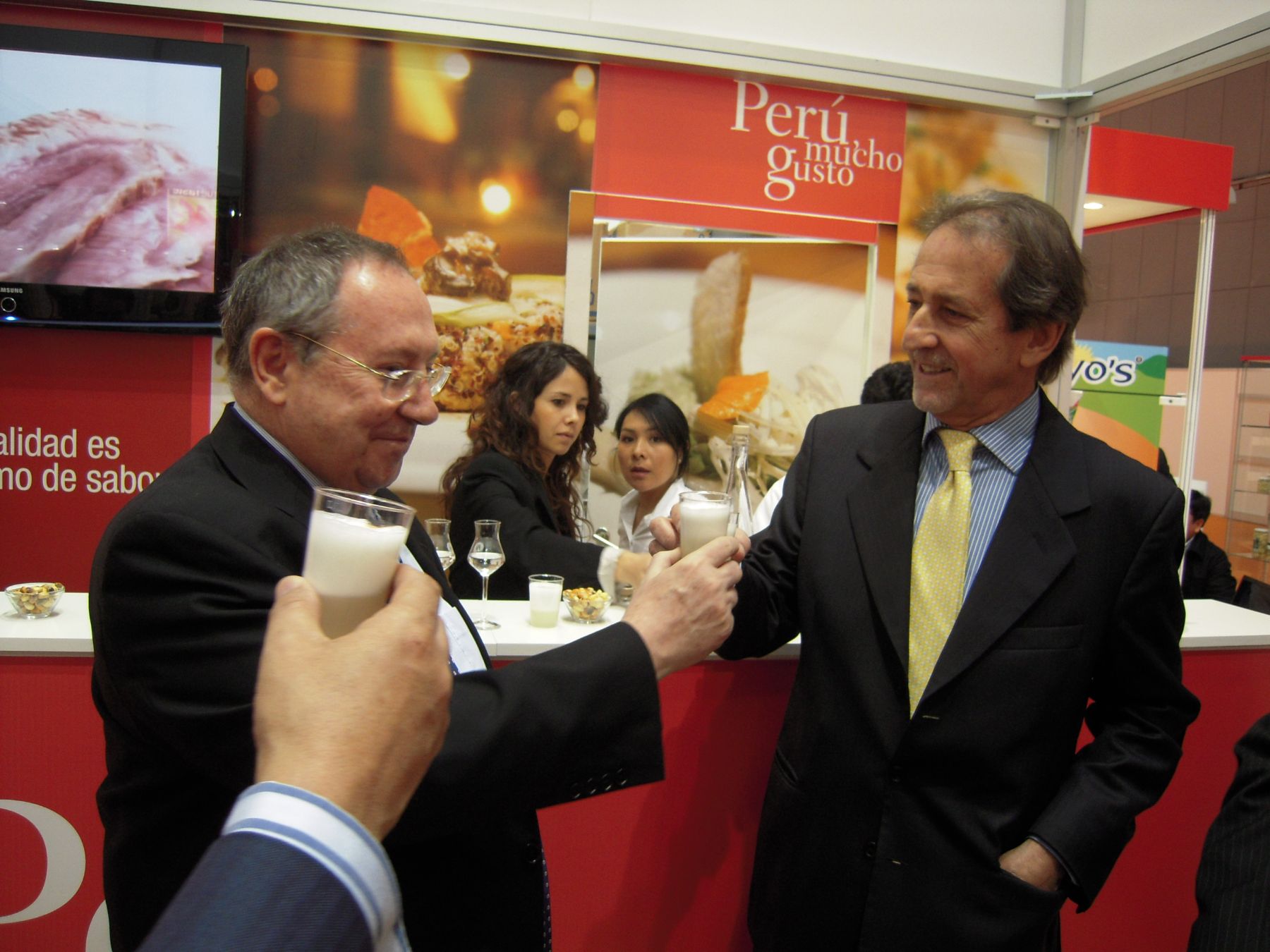 Embajador de Perú en España, Jaime Cáceres Sayán en Feria Alimentaria en Barcelona. Foto: Cortesía.