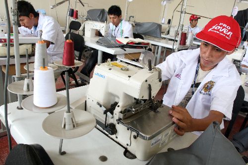 Un total de 150 jóvenes de cinco regiones del país recibirán capacitación laboral gratuita. ANDINA/Archivo