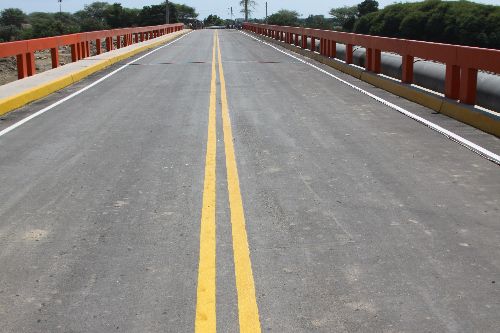Puente Simón Rodríguez, de 424.80 metros de longitud. Está ubicado en la localidad de Amotape, entre las provincias de Paita y Piura. Foto: MTC.