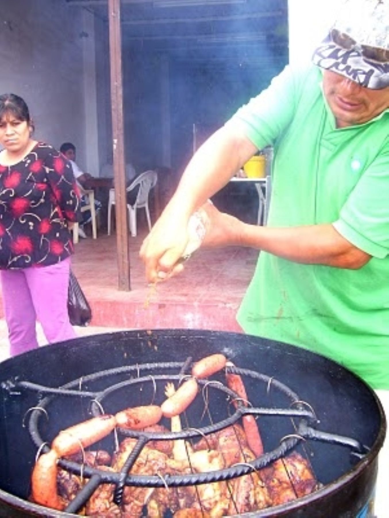 Diversas carnes ahumadas preparadas en un cilindro acondicionado serán degustadas en el Primer Festival del Cilindro en Nuevo Chimbote, en Áncash. Foto: Andina/Municipio de Nuevo Chimbote.