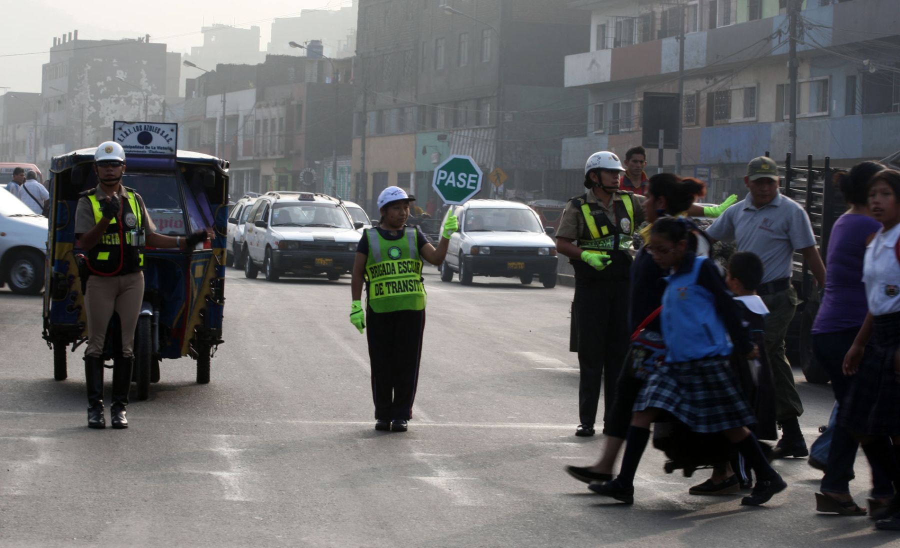 Brigadas Escolares De La Victoria Colaboran Con Policía De Tránsito En