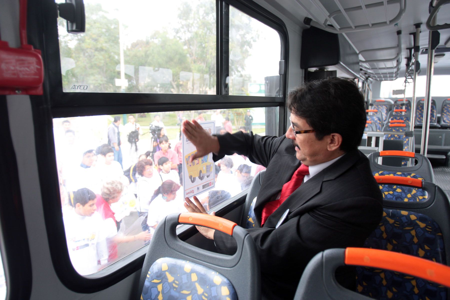 El ministro de Transportes y Comunicaciones, Enrique Cornejo, lanzó campaña "Soy como Tú" promoviendo el traslado digno en el transporte público a personas con habilidades diferentes.Foto: ANDINA/Juan Carlos Guzmán Negrini.