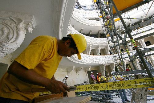 Trabajos de reconstrucción del teatro Municipal de Lima. Foto. ANDINA/Víctor Palomino Gómez.