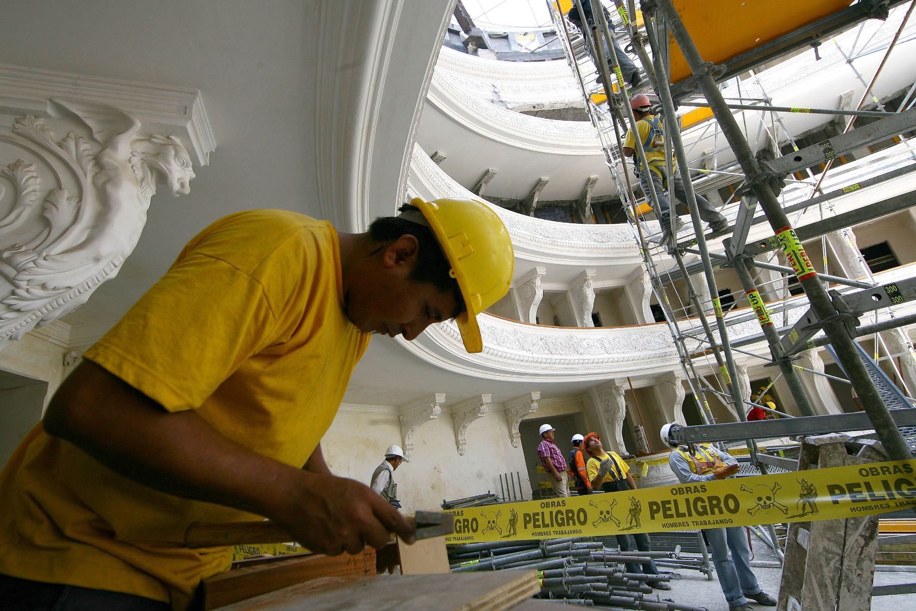 Trabajos de reconstrucción del teatro Municipal de Lima. Foto. ANDINA/Víctor Palomino Gómez.