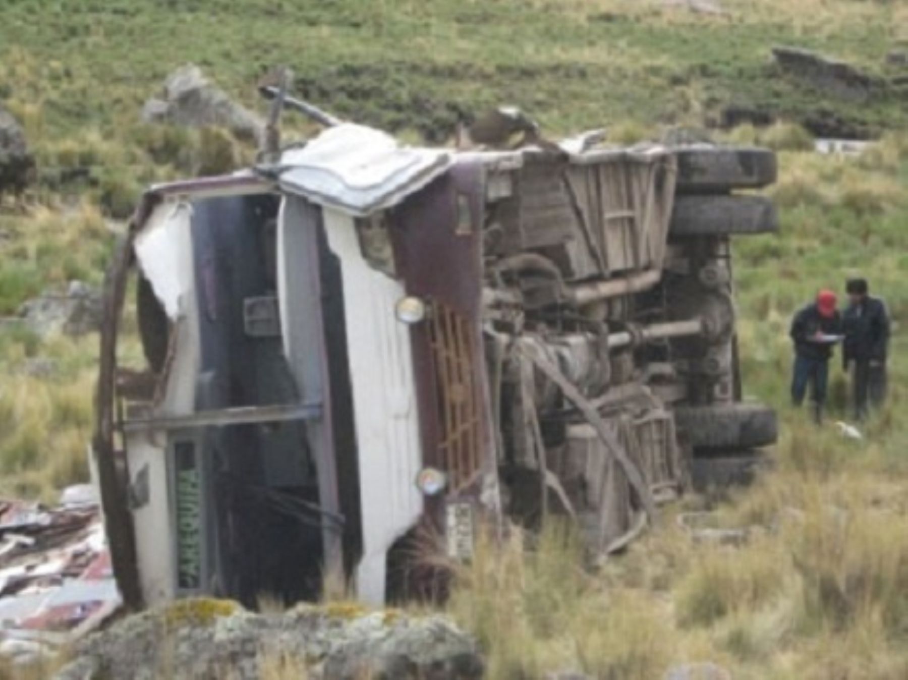 Ómnibus de la empresa Guapo Lindo tras sufrir accidente en diciembre pasado. Foto: ANDINA / Archivo / Percy Hurtado.