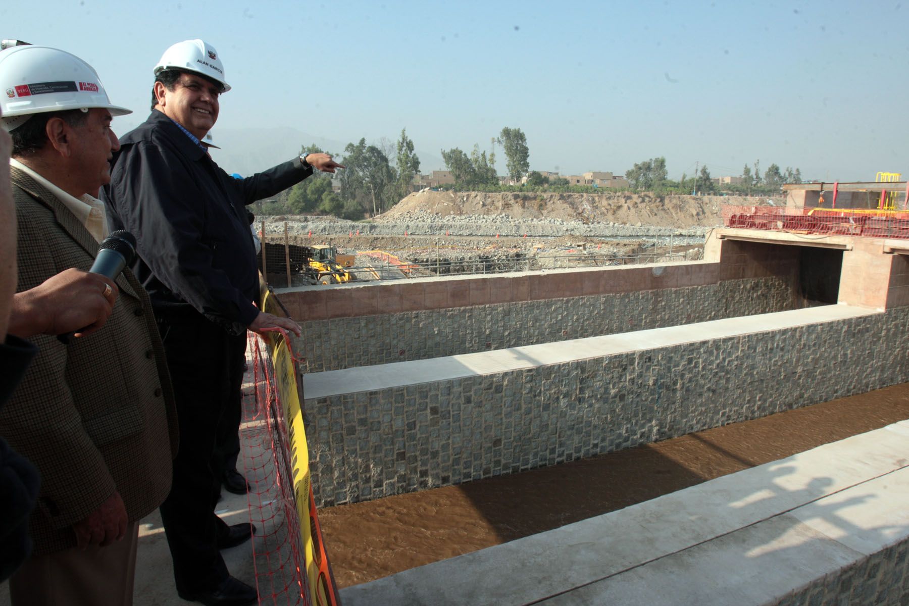 Presidente de la República, Alan García, asistió a la apertura de la nueva bocatoma de la planta de tratamiento de Huachipa. Foto: ANDINA/Juan Carlos Guzmán Negrini.