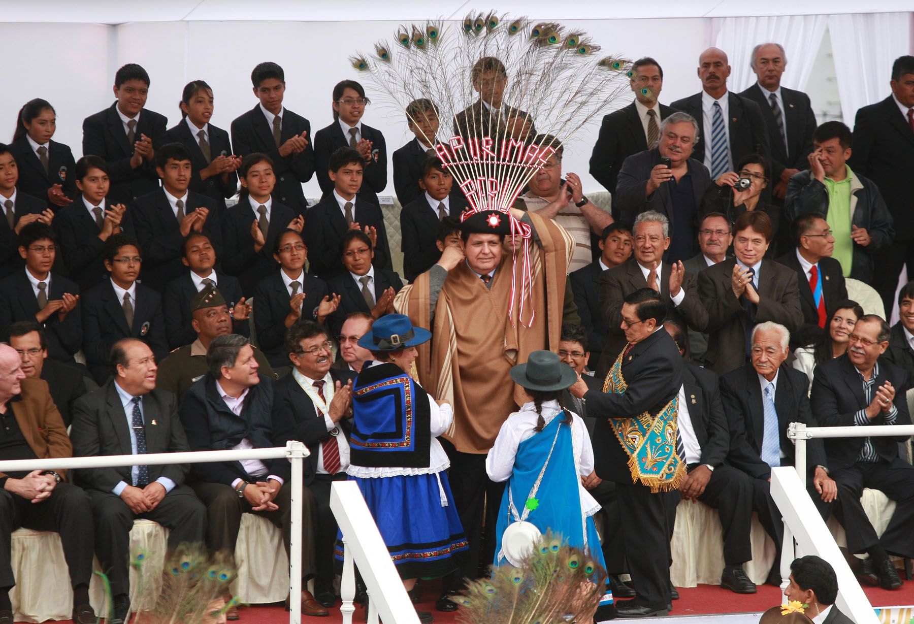 El presidente de la República,  Alan García Pérez, presencia el Gran Pasacalle Nacional CelebraPerú. Foto: ANDINA/Carlos Lezama